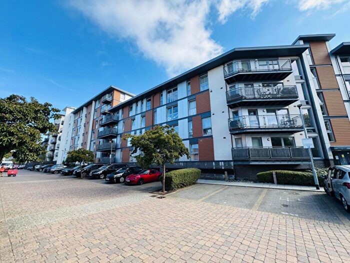 2 Bedroom Flat To Rent In Page Court, Commonwealth Dr, Crawley, RH10