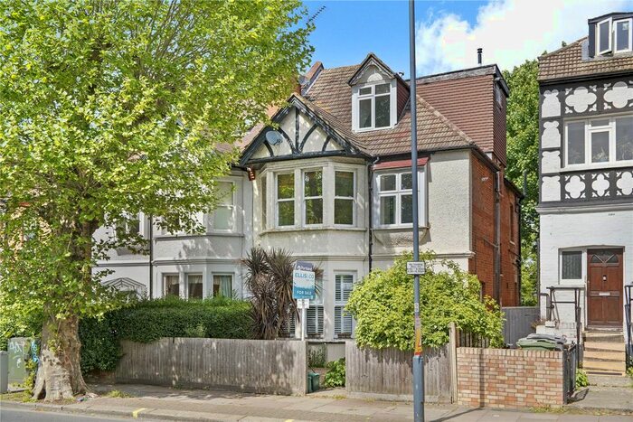 3 Bedroom Flat To Rent In Brondesbury Park, Willesden Green, NW2