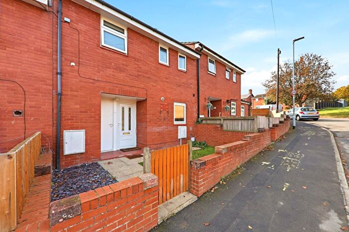 3 Bedroom Terraced House For Sale In Glencoe Gardens, Kippax, Leeds, LS25