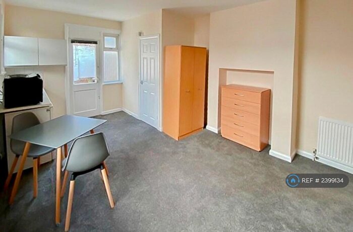 Studio To Rent In Willesden Green, London, NW2