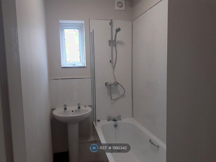 3 Bedroom End Of Terrace House To Rent In Padley Hill, Mansfield, NG18