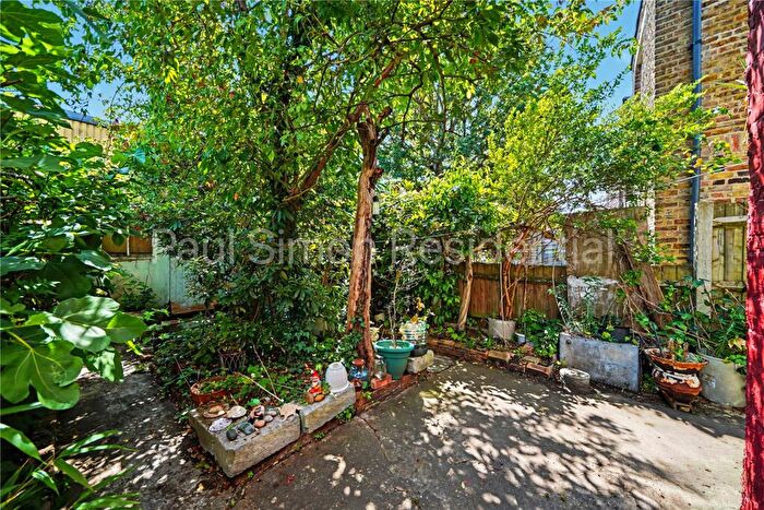 3 Bedroom Terraced House For Sale In Effingham Road, London, N8