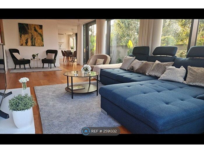 2 Bedroom Flat To Rent In Shad Thames, London, SE16