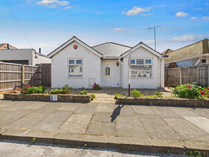 3 Bedroom Detached Bungalow For Sale In Linden Avenue, Broadstairs, CT10