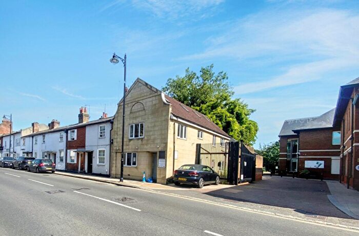 3 Bedroom Property For Sale In Sterling House, London Street, Surrey, KT16