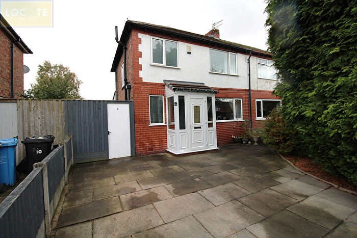3 Bedroom Semi Detached House For Sale In Leamington Road, Davyhulme, M41