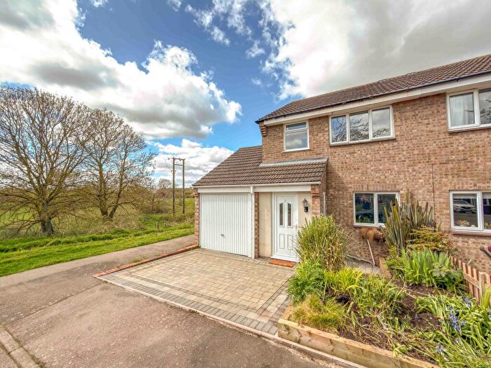 3 Bedroom Semi Detached House For Sale In Rushey Close, Barlestone, CV13