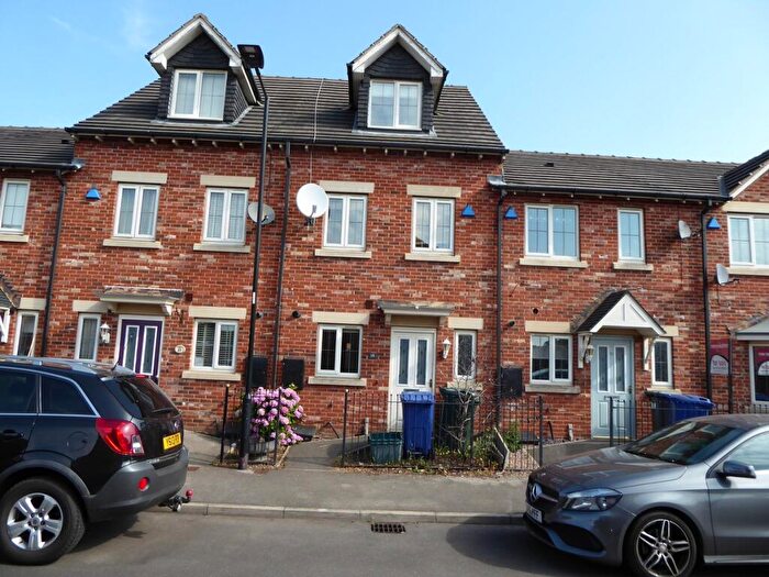3 Bedroom Town House To Rent In Sunningdale Drive, Edlington, DN12
