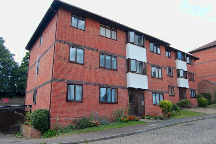 2 Bedroom Flat To Rent In Oakstead Close, Ipswich, IP4