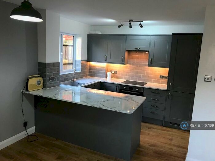 1 Bedroom Flat To Rent In North Parade, Horsham, RH12