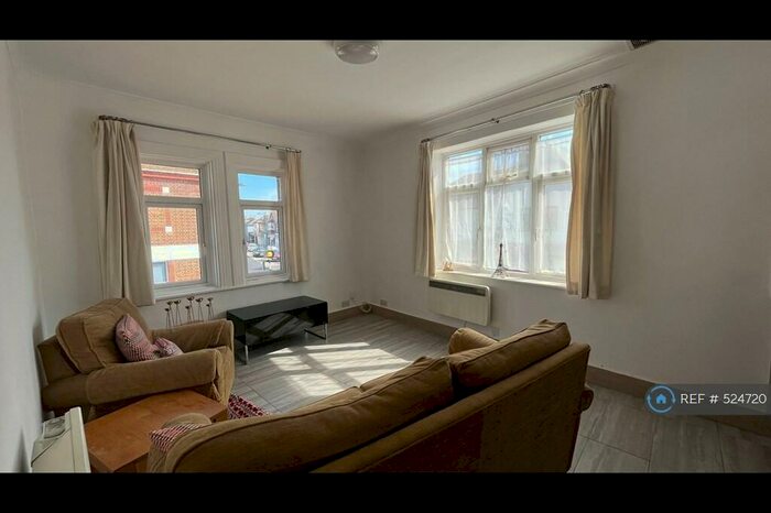 2 Bedroom Flat To Rent In Station Road, Addlestone, KT15