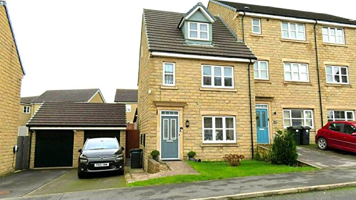 3 Bedroom End Of Terrace House For Sale In Mill Race Lane, Bradford, BD4
