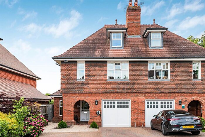 3 Bedroom Semi-detached House For Sale In Holbrook Gardens, Aldenham, Watford, WD25