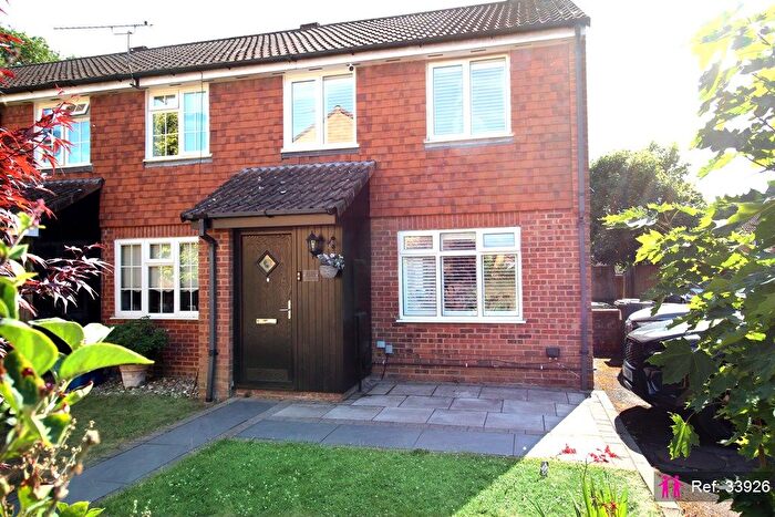 3 Bedroom End Terrace House For Sale In Danziger Way, Borehamwood, WD6