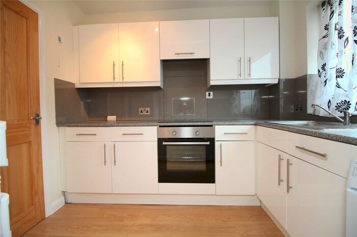 2 Bedroom Flat To Rent In The White Lodge, The Avenue, High Barnet, Hertfordshire, EN5
