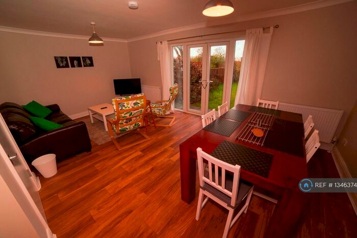 5 Bedroom Terraced House To Rent In Middleton Road, Morden, SM4