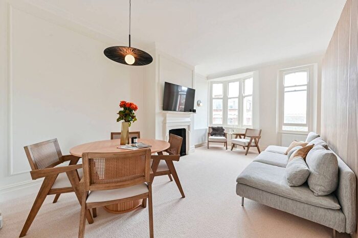 1 Bedroom Flat To Rent In Kings Road, Chelsea, London, SW3