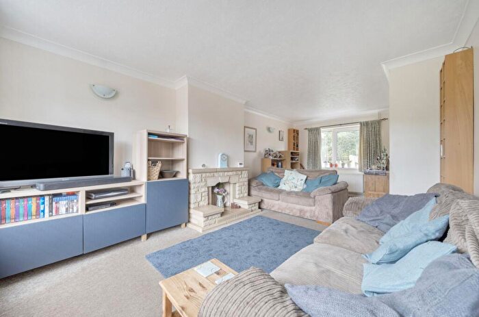 3 Bedroom Terraced House To Rent In Rosedale Crescent, Earley, RG6