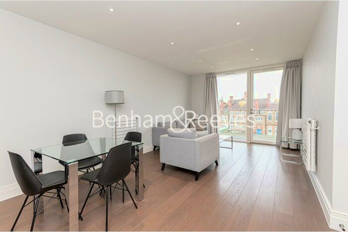 2 Bedroom Apartment To Rent In Queenshurst Square, Kingston Upon Thames, KT2