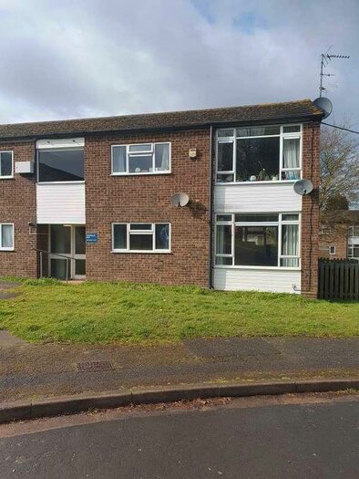 1 Bedroom Ground Flat To Rent In Greathurst End, Great Bookham, Great Bookham, Leatherhead, KT23