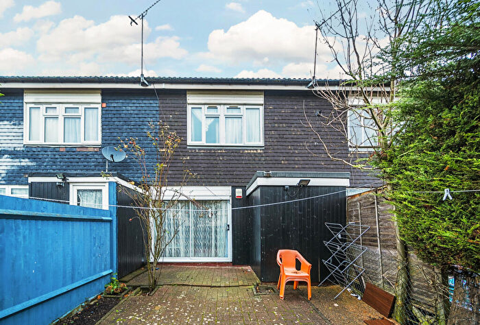 3 Bedroom Terraced House For Sale In Crocus Field, Barnet, EN5