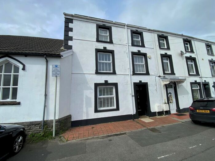 3 Bedroom Town House For Sale In Swansea Road, Llangyfelach, Swansea, City And County Of Swansea., SA5