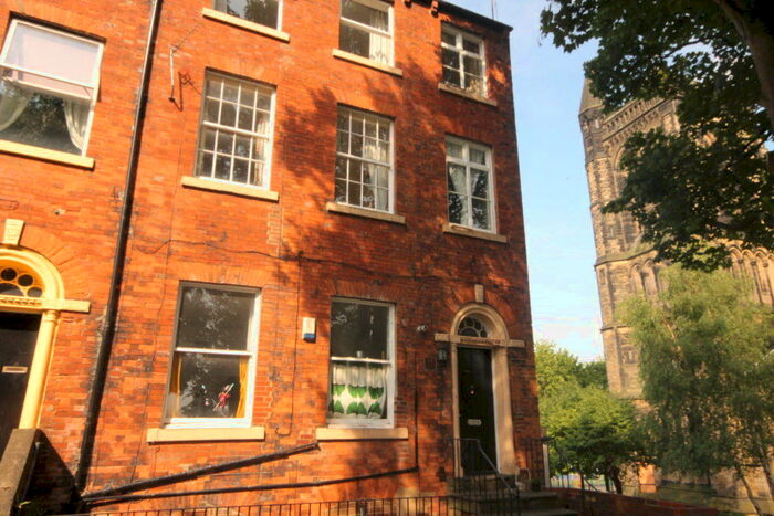 2 Bedroom Flat To Rent In Blenheim Square, Leeds, LS2