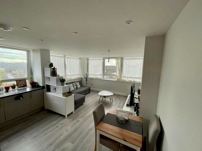 2 Bedroom Flat To Rent In Vista Tower, Stevenage, SG1
