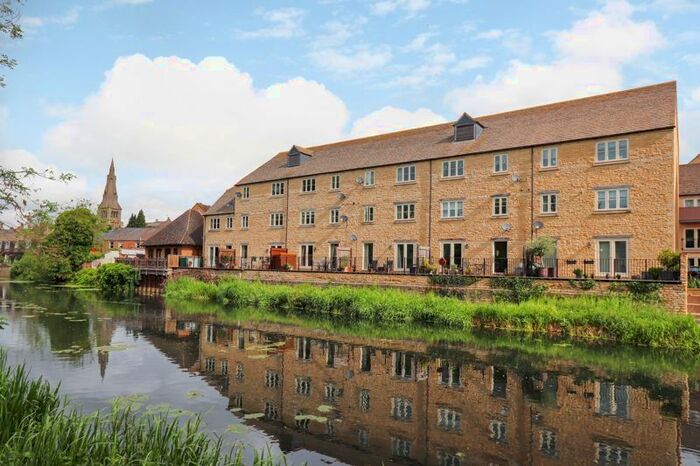 2 Bedroom Flat To Rent In Riverside Place, Stamford, PE9