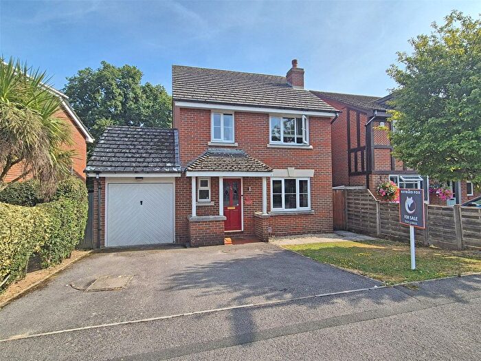 4 Bedroom Detached House For Sale In Fawn Gardens, New Milton, Hampshire, BH25
