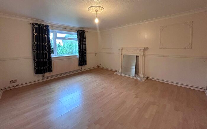 3 Bedroom House To Rent In Fletching Close, Brighton, BN2