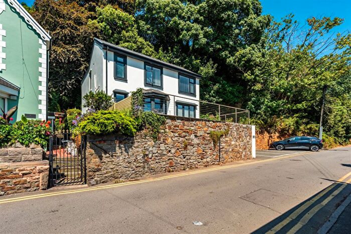 3 Bedroom Semi-Detached House For Sale In Heathfield, Swansea, SA1