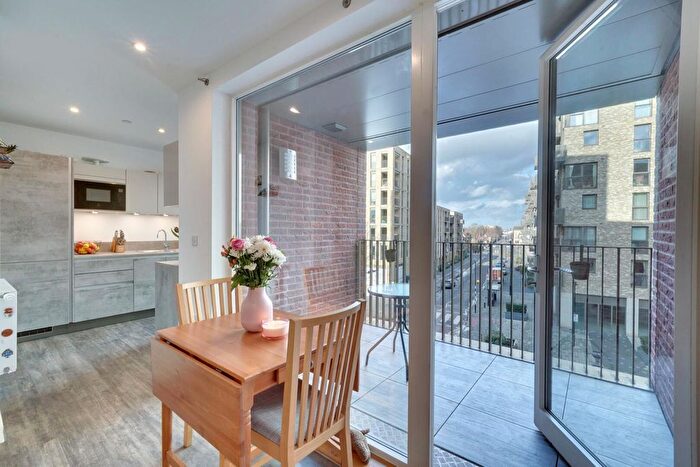 1 Bedroom Flat For Sale In South Street, Enfield, EN3