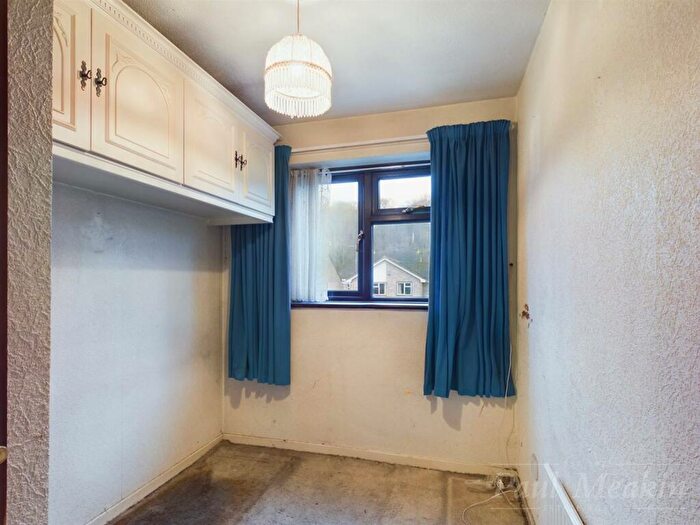 3 Bedroom Link Detached House For Sale In Goldfinch Road, South Croydon, CR2