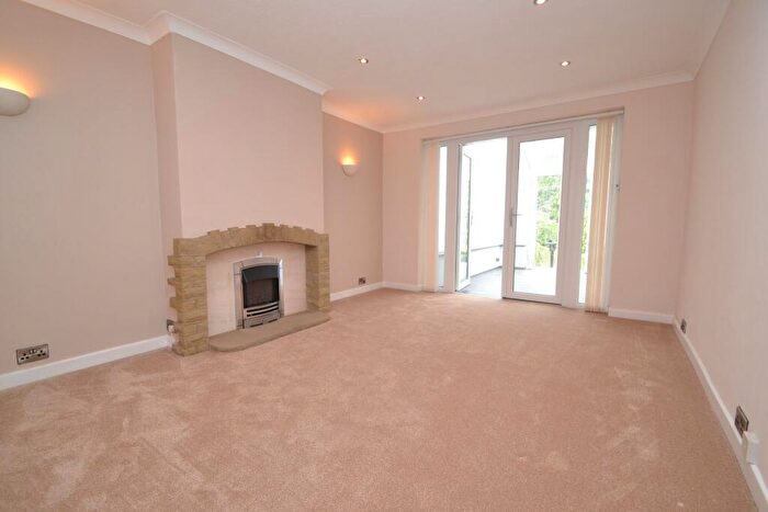 2 Bedroom Semi-Detached Bungalow For Sale In Leeds Road, Thackley, BD10