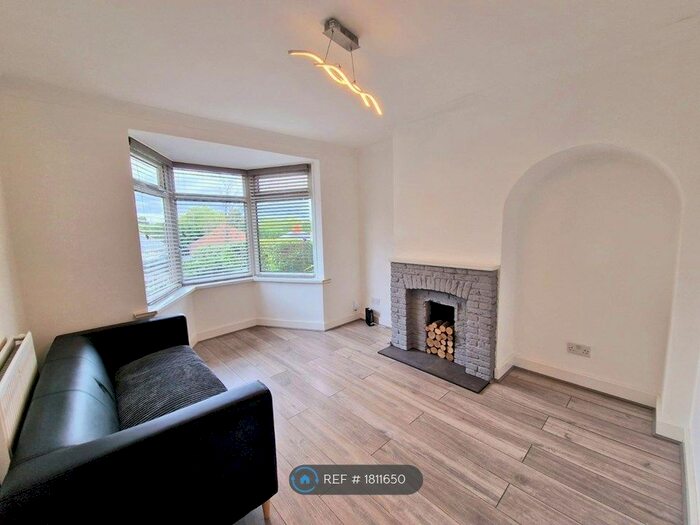 3 Bedroom End Of Terrace House To Rent In Aylesbury Crescent, Birmingham, B44