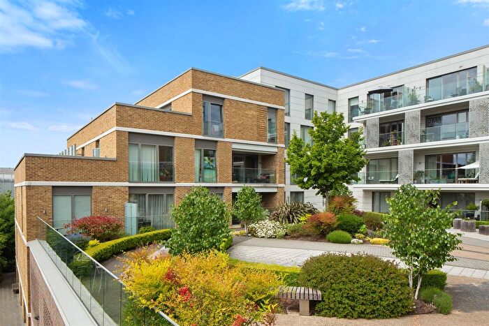 3 Bedroom Flat For Sale In Acton Walk, Whetstone, N20