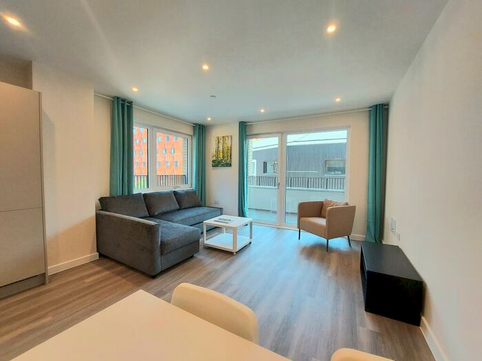 3 Bedroom Apartment To Rent In Wren House, Frank Searle Passage, Walthamstow, E17