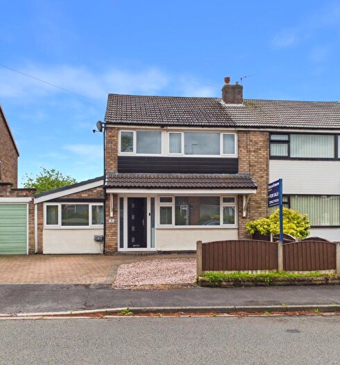 4 Bedroom Semi-Detached House For Sale In Manor Road, Tyldesley, M29