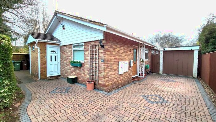 3 Bedroom Bungalow To Rent In Hayley Green, Warfield, Binfield, RG42