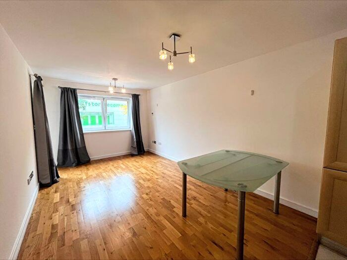2 Bedroom Flat To Rent In Selden Hill, Hemel Hempstead, HP2