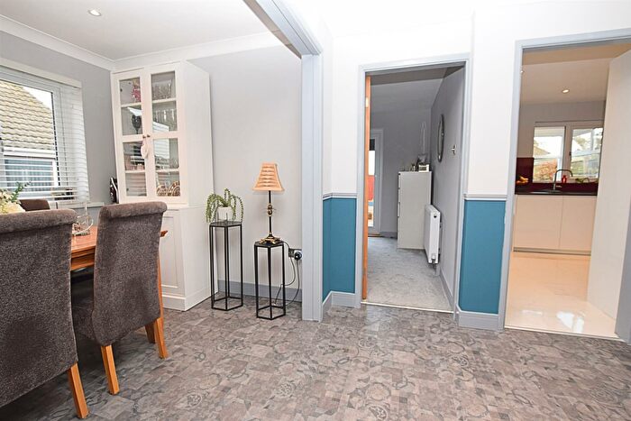 2 Bedroom Detached Bungalow For Sale In Chestnut Road, Waltham, DN37