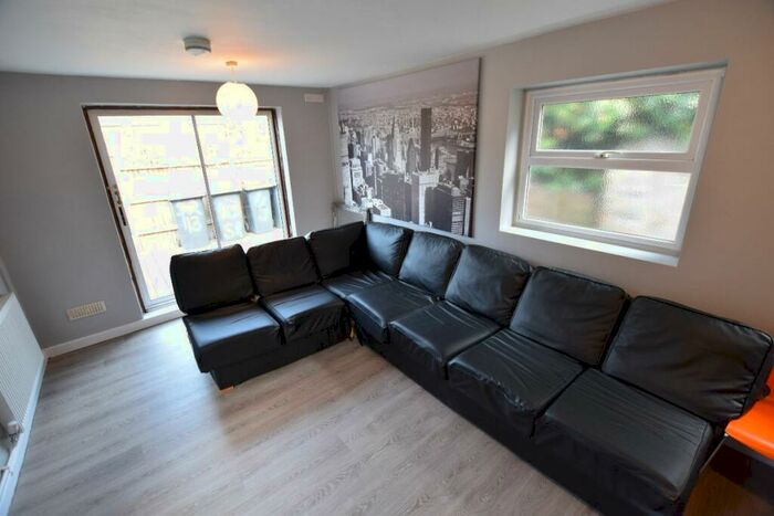 1 Bedroom Semi-Detached House To Rent In Room To Rent - Sturry Road, CT1