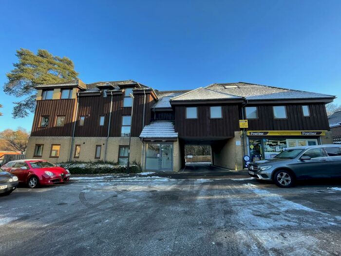 2 Bedroom Apartment To Rent In Oakwood Court, Crawley, RH11