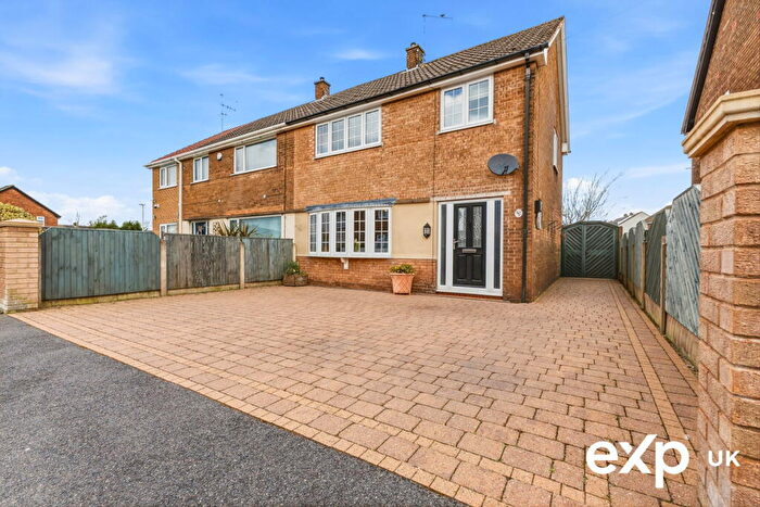 3 Bedroom Semi Detached House For Sale In North Crescent, Clipstone Village, NG21