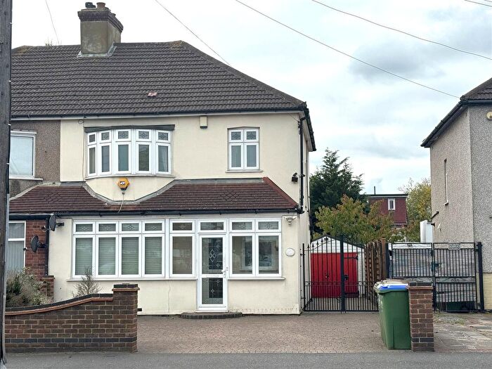 3 Bedroom Property To Rent In Brampton Road, Bexleyheath, DA7