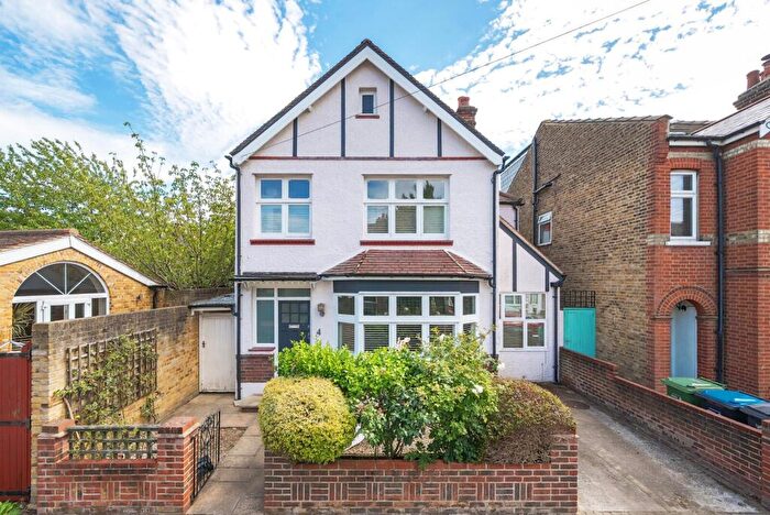 3 Bedroom Detached House To Rent In Beech Grove, New Malden, KT3