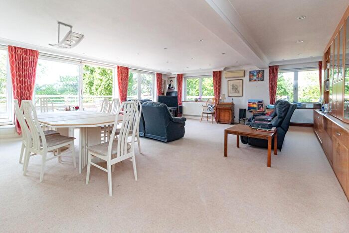 2 Bedroom Flat For Sale In Leamington House, Stonegrove, HA8