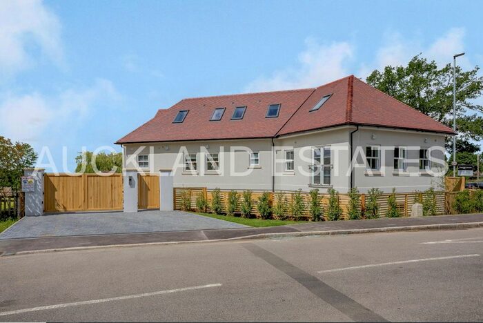 2 Bedroom Flat To Rent In Swan Lodge, Bell Lane, Brookmans Park, AL9