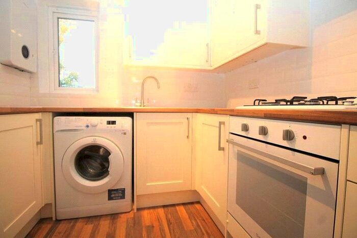 2 Bedroom Flat To Rent In Lupin Close, Romford, Essex, RM7